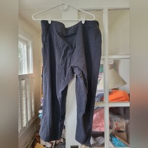 Active wear/yoga pants Capri length. Brand new.